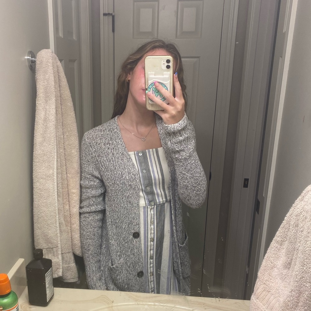 Hollister- cardigan